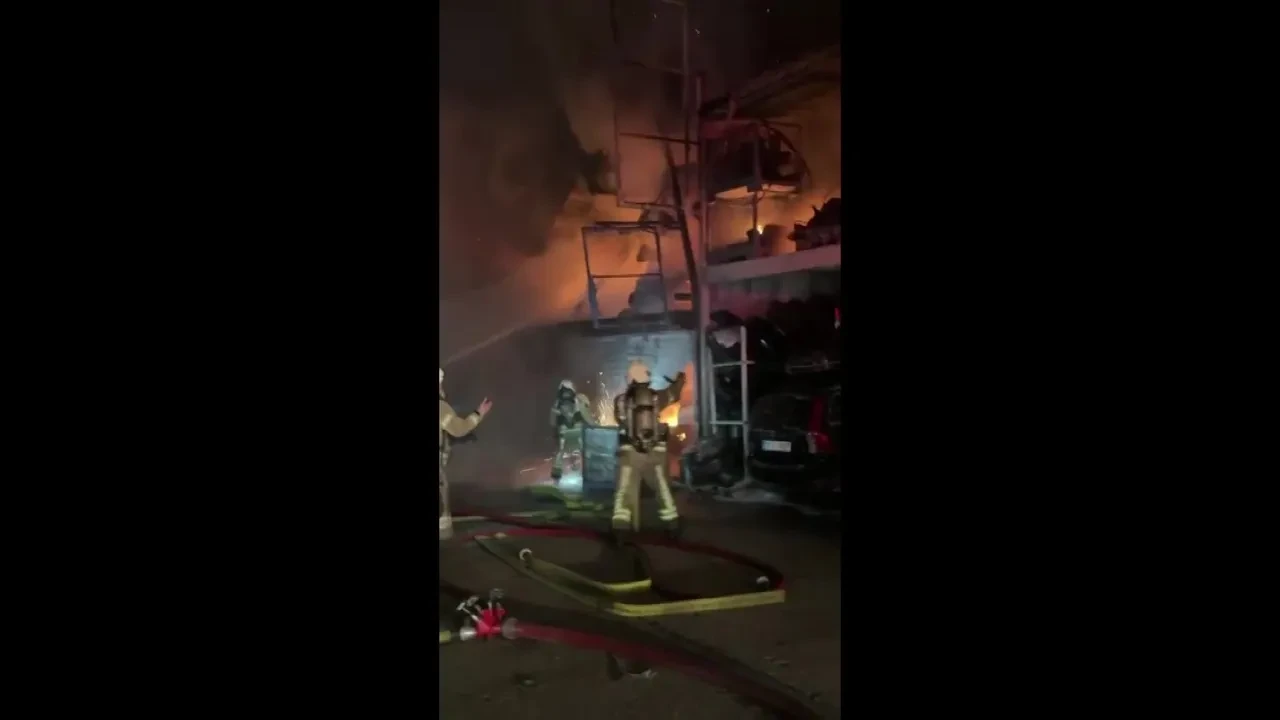 Başakşehir Atatürk Oto Sanayi'de alevler yükseldi: Acı haber geldi