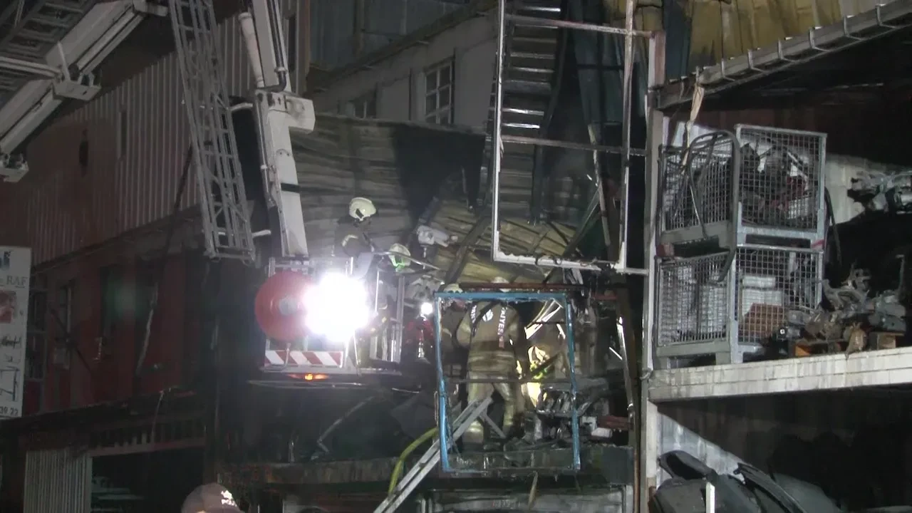 Başakşehir Atatürk Oto Sanayi'de alevler yükseldi: Acı haber geldi