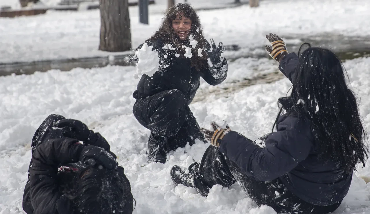 Beklenen kar yağışı geliyor, 20 santimi aşacak! Meteoroloji tek tek illeri saydı, bakanlık uyardı