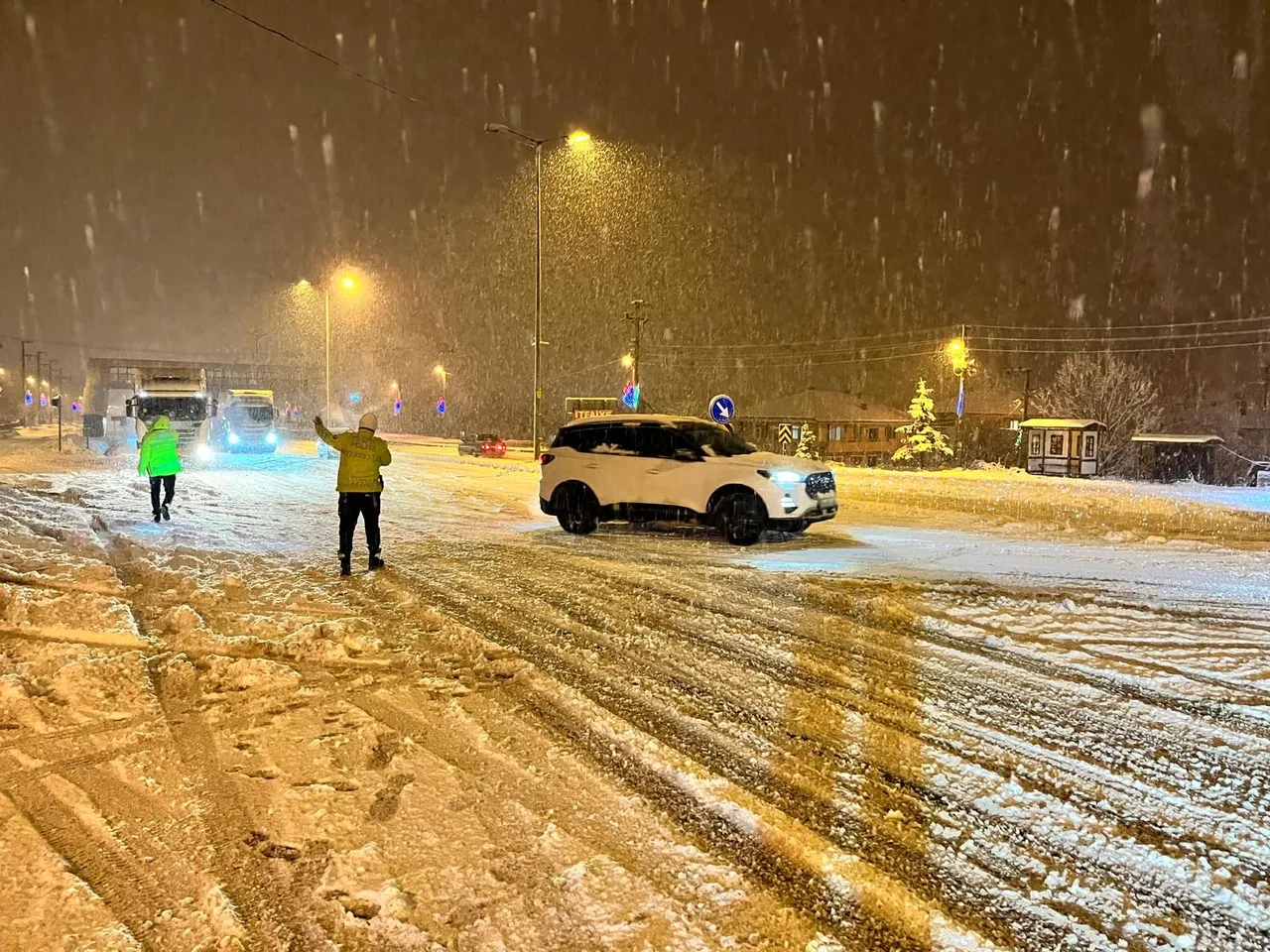 Beklenen kar yağışı geliyor, 20 santimi aşacak! Meteoroloji tek tek illeri saydı, bakanlık uyardı