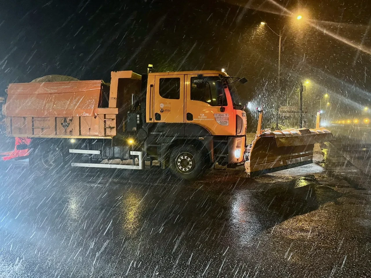 Bolu Dağı geçişi beyaza büründü, beklenen kar başladı