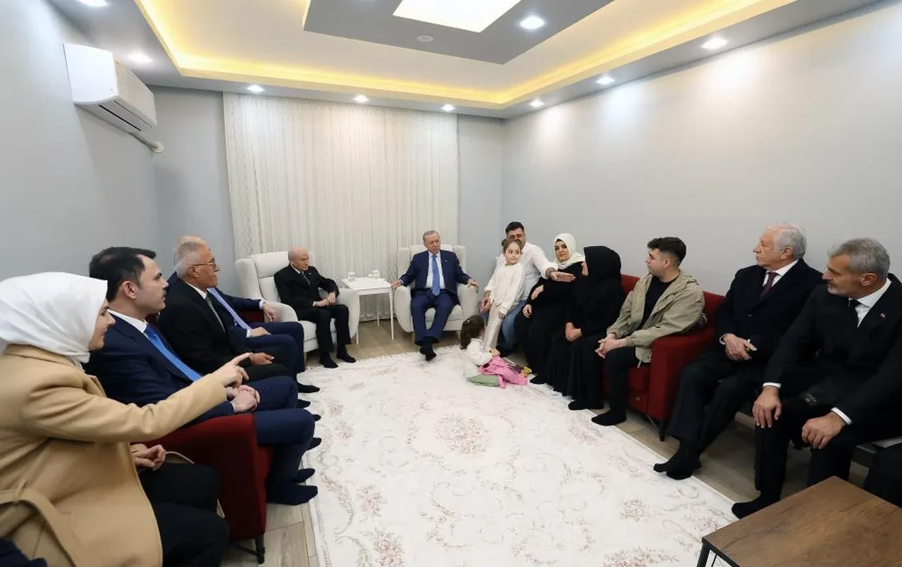 Cumhurbaşkanı Erdoğan ve Devlet Bahçeli'den Hatay'da sürpriz ziyaret: Ailenin hayali böyle gerçekleşti