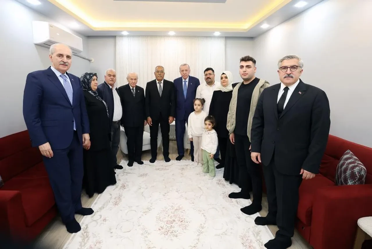 Cumhurbaşkanı Erdoğan ve Devlet Bahçeli'den Hatay'da sürpriz ziyaret: Ailenin hayali böyle gerçekleşti
