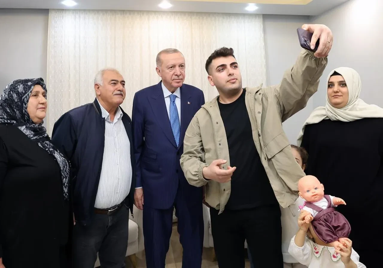 Cumhurbaşkanı Erdoğan ve Devlet Bahçeli'den Hatay'da sürpriz ziyaret: Ailenin hayali böyle gerçekleşti