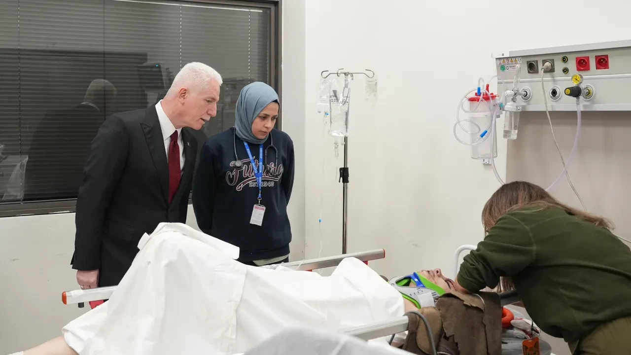 Esenyurt'ta feci kaza! Servis minibüsü şarampole devrildi: Ölü ve yaralılar var