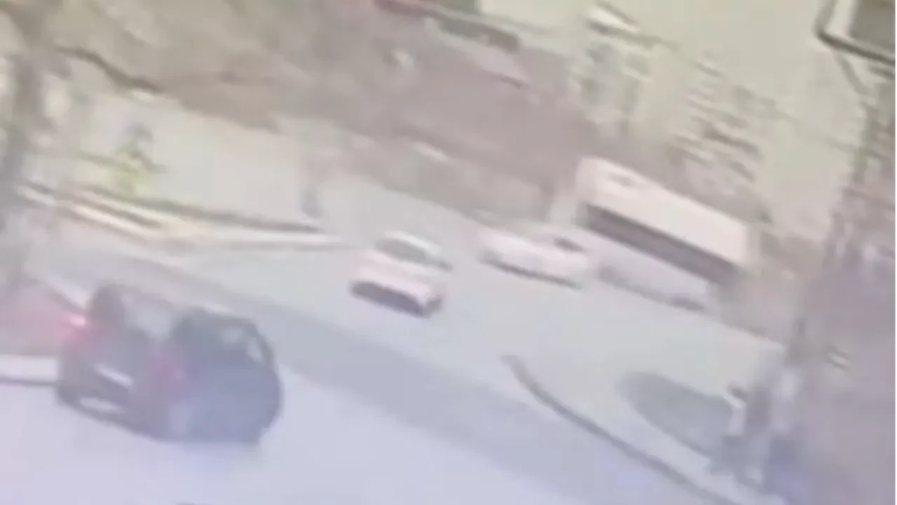 Esenyurt'taki feci kazanın görüntüleri ortaya çıktı: Kontrolden çıktı, boş alana adeta uçtu