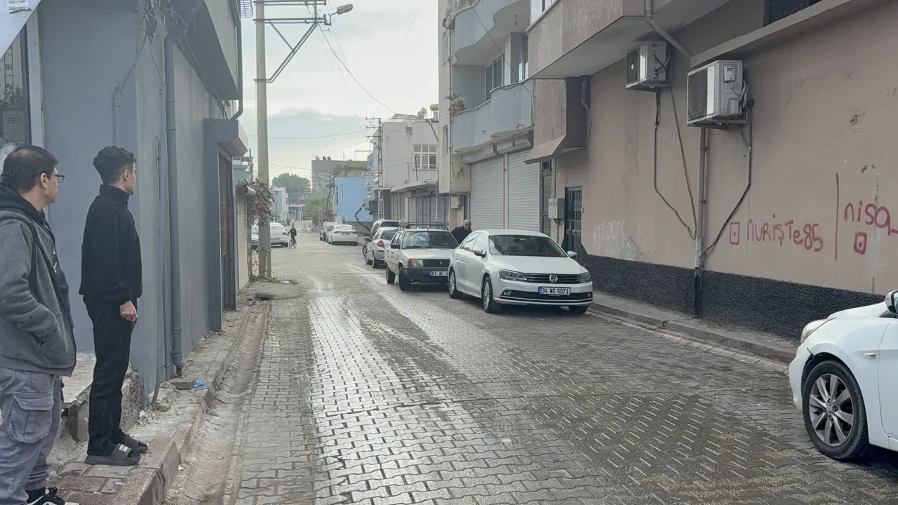 Kahvehaneciyle müşteriler arasında silahlı kavga! Ölü ve yaralılar var