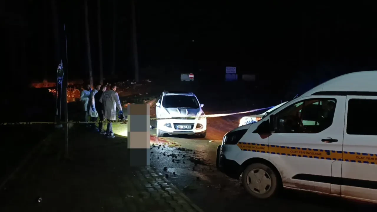 Orman yolunda korkunç olay! Aracın yan tarafına bakan ekipler dehşete kapıldı