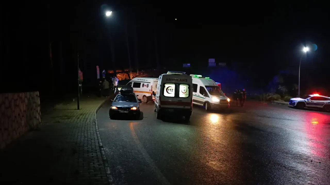 Orman yolunda korkunç olay! Aracın yan tarafına bakan ekipler dehşete kapıldı