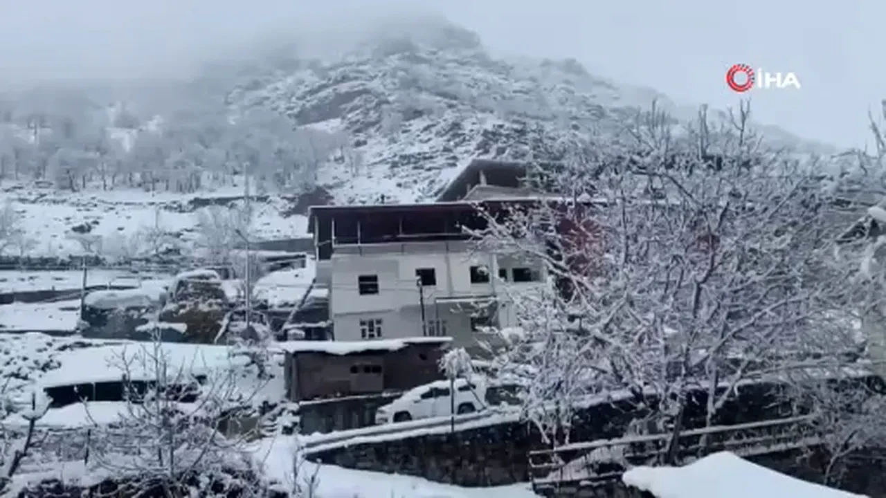 Türkiye'de kış resmen bastırdı! İstanbul dahil birçok kentte kar yağışı başladı: Her yer beyaza büründü 