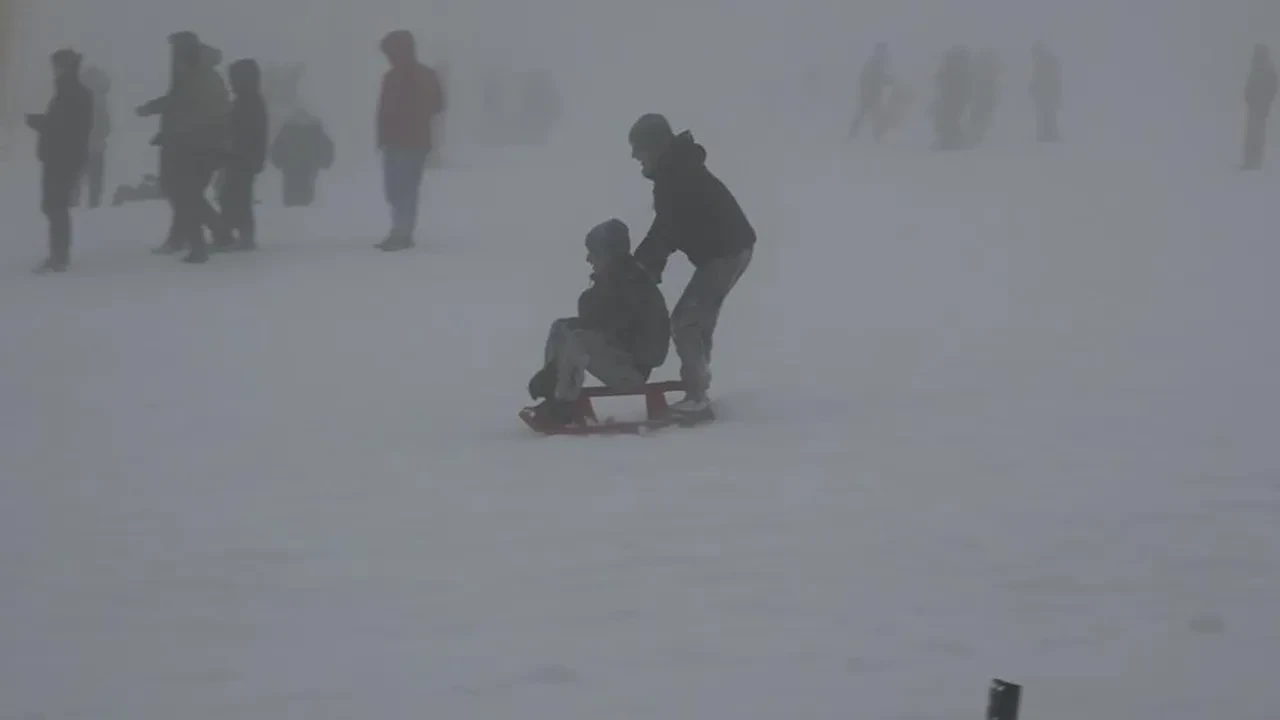 Aralık ayında güneyde denize girdiler kuzeyde kayak yaptılar! 