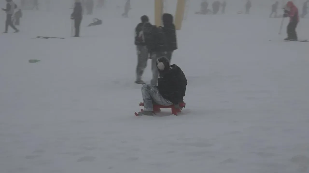 Aralık ayında güneyde denize girdiler kuzeyde kayak yaptılar! 