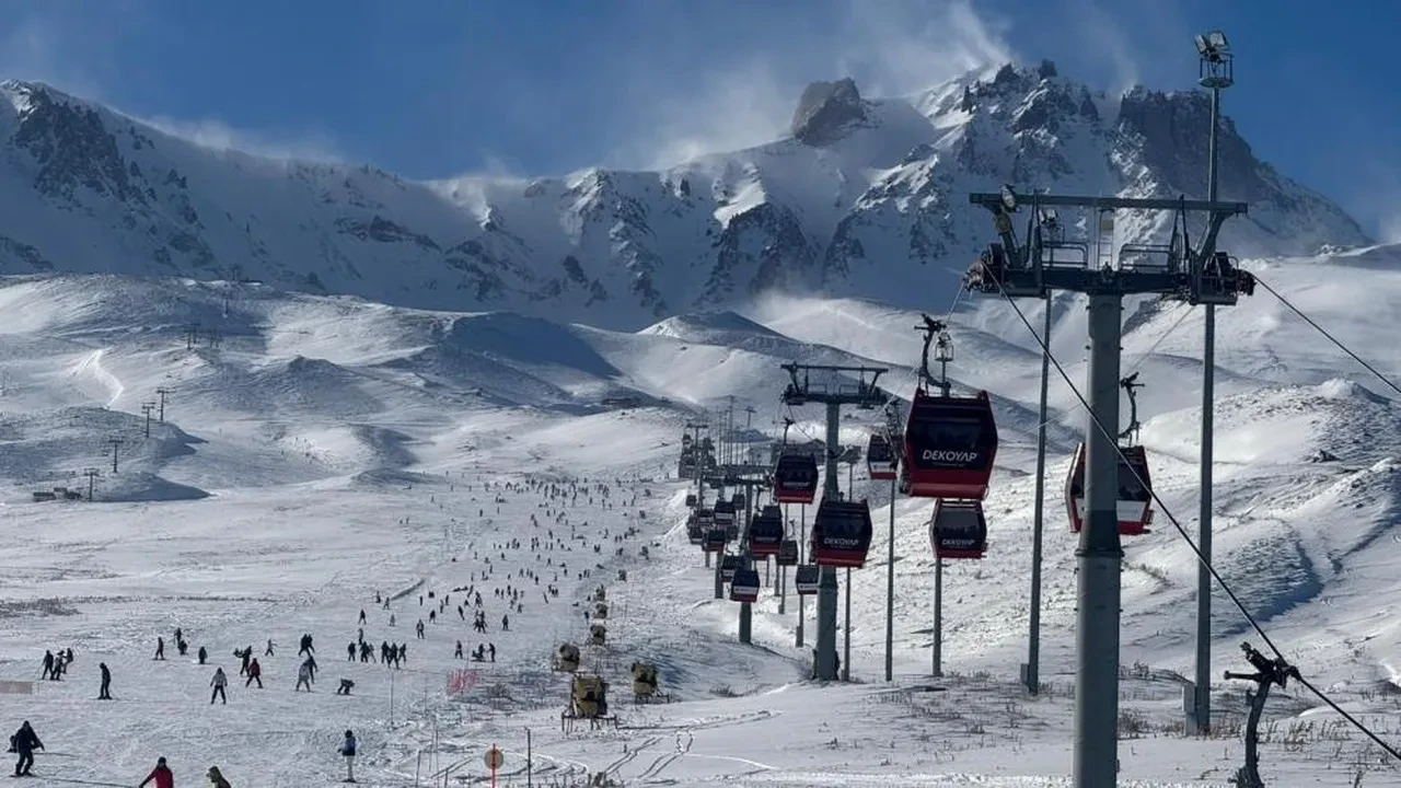 Aralık ayında güneyde denize girdiler kuzeyde kayak yaptılar! 