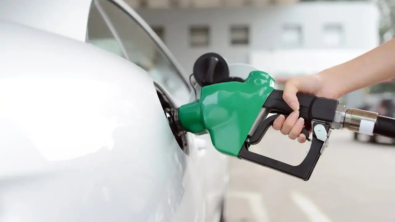 Benzine para yetiştiremeyenlere müjde: Gelecekte arabalara yakıt olmaya aday 5 sıra dışı madde belli oldu