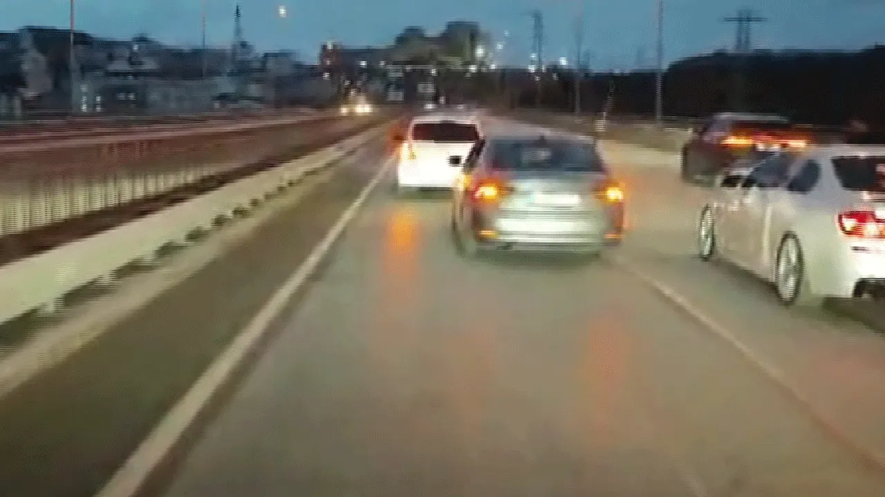 İstanbul'un göbeğinde skandal görüntüler! Düğün magandası trafikte görüntülendi!