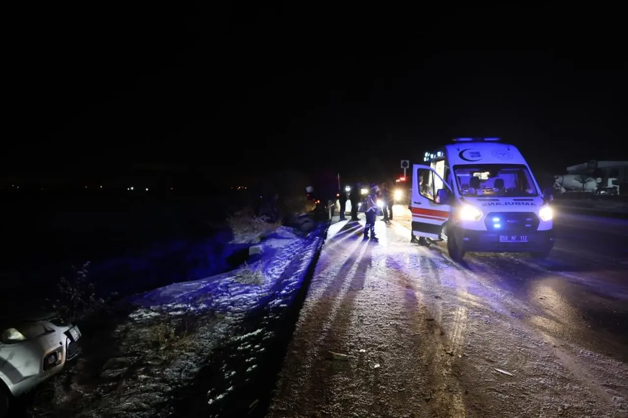 Kar ve buzlanma kazaya yol açtı: Çok sayıda yaralı var