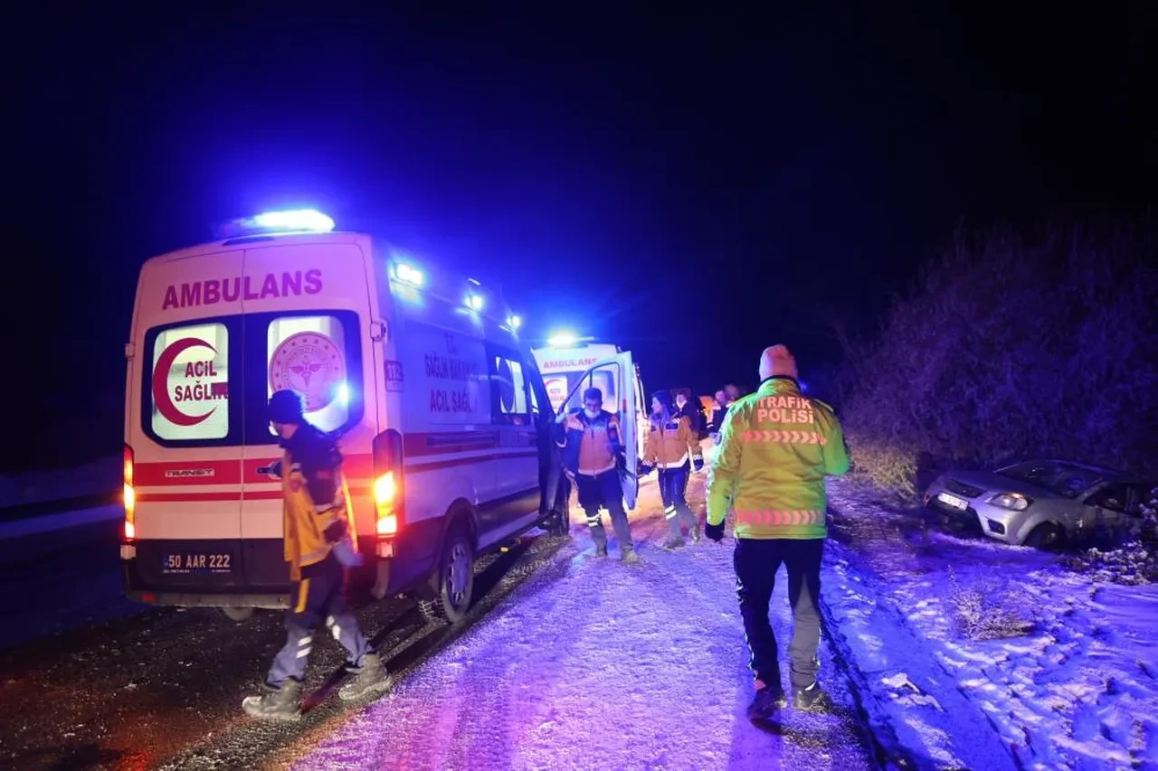 Kar ve buzlanma kazaya yol açtı: Çok sayıda yaralı var