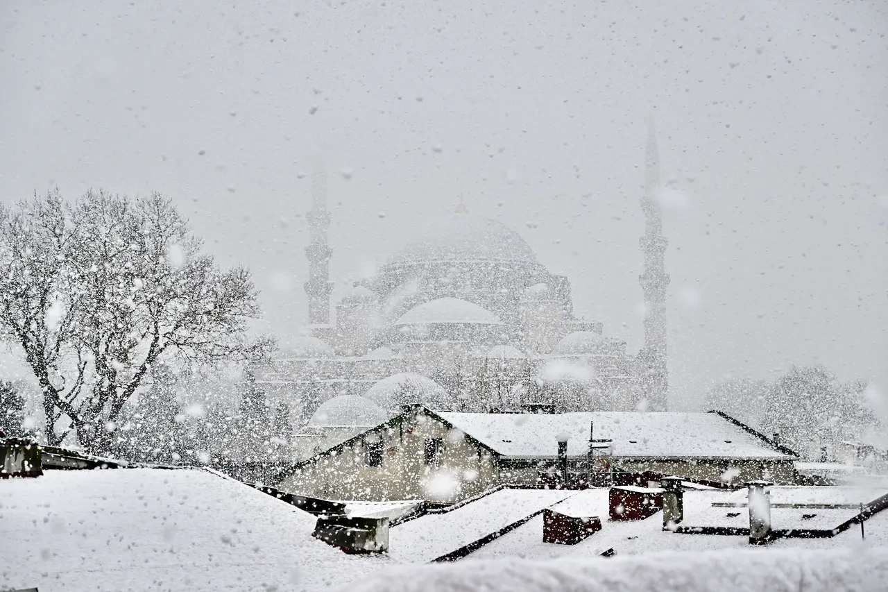 Kar yağışı İstanbul'un kapısına dayandı! AKOM'dan yeni açıklama