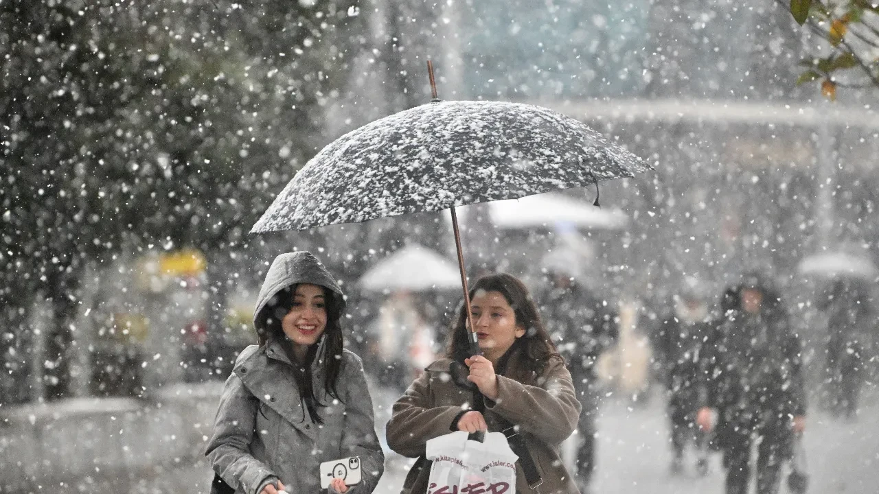 Kutup soğukları donduracak! Meteoroloji sarı ve turuncu kodla uyardı: Daha fazla kar geliyor