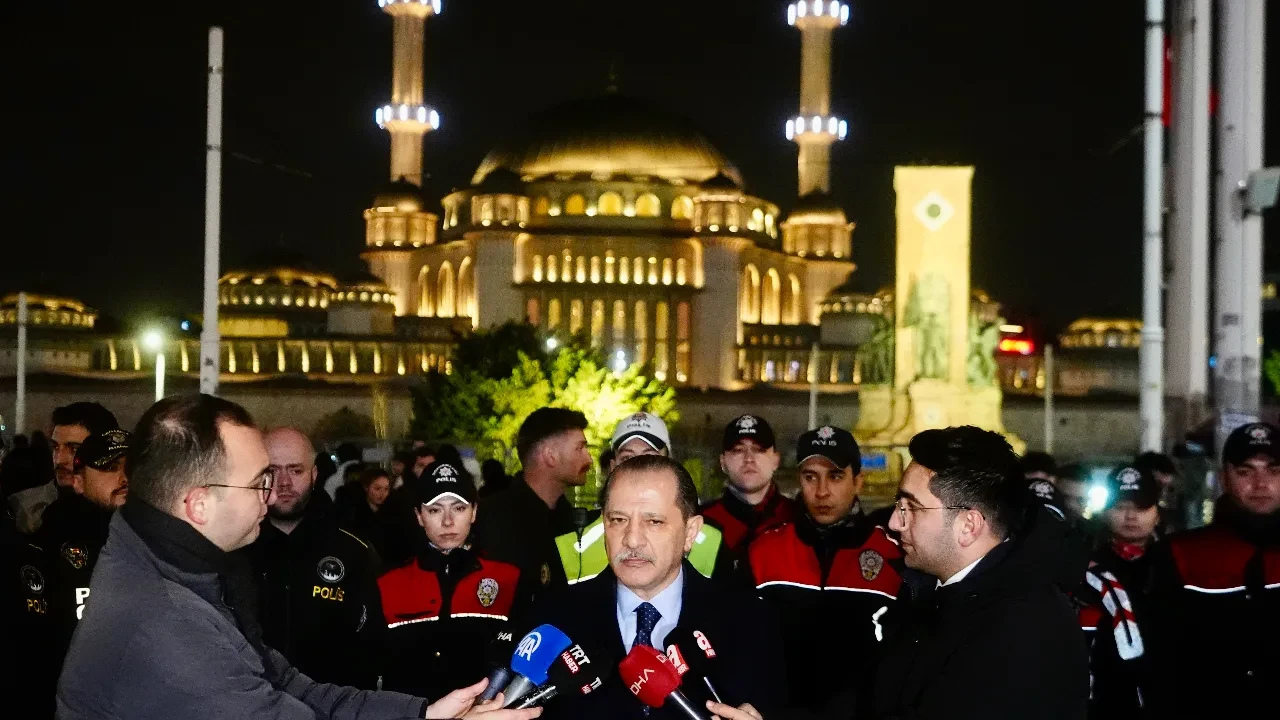 Taksim Meydanı yılbaşına hazırlanıyor: Denetimler sürüyor