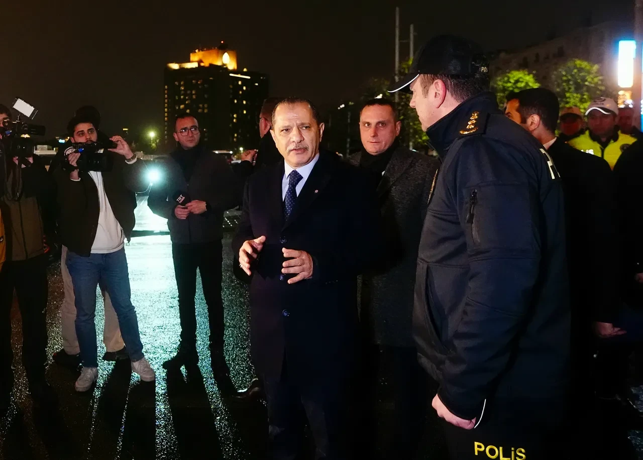 Taksim Meydanı yılbaşına hazırlanıyor: Denetimler sürüyor