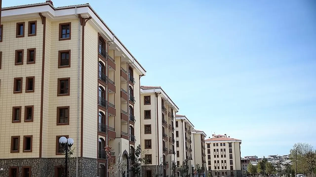 TOKİ 500 bin konut kura çekimi SIRALAMASI 2025 (şehirlere göre) Antalya, Bursa, Gaziantep, Diyarbakır, Hatay, Eskişehir kura çekimi ne zaman, saat kaçta ve nerede?