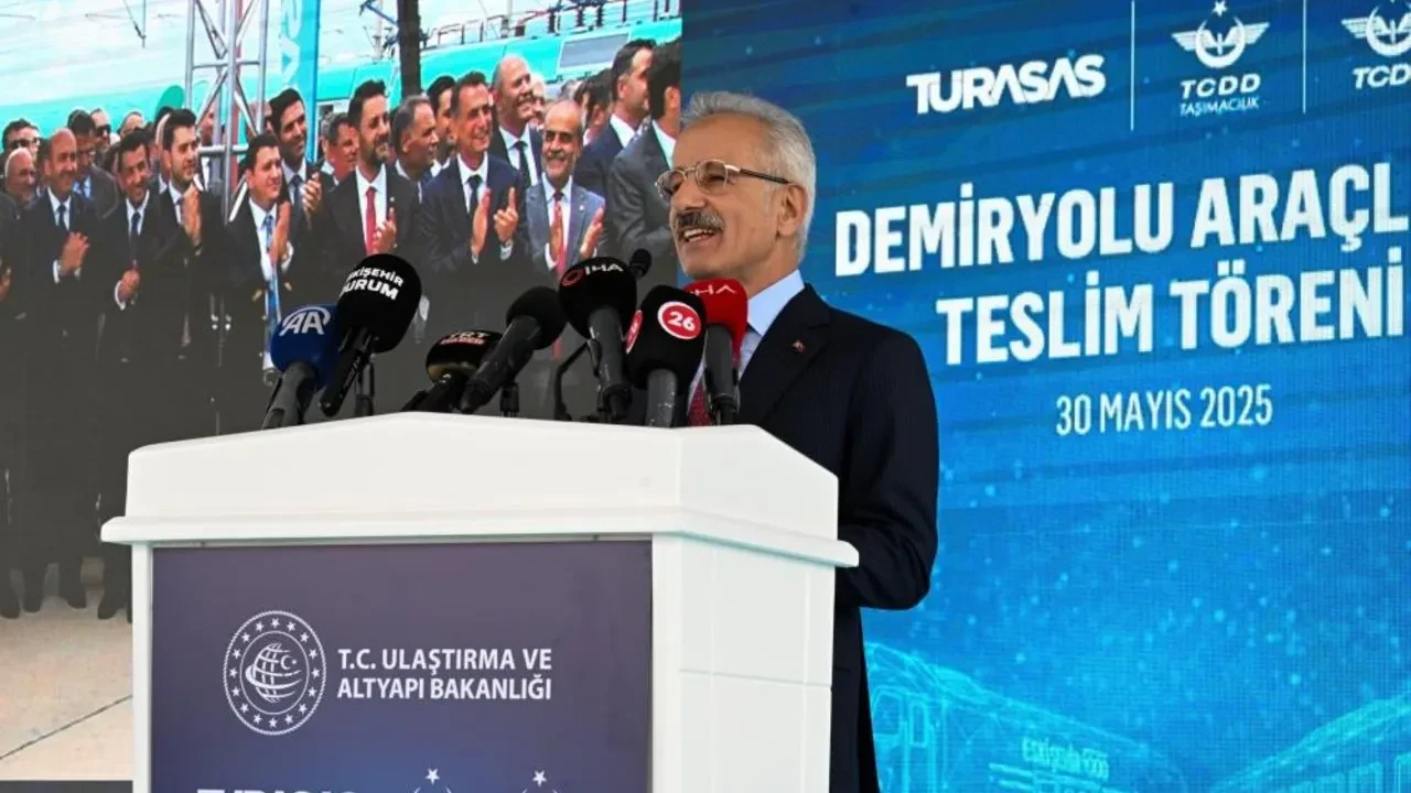TÜRASAŞ imzalı sarnıç vagonlar orduya teslim edildi: Bakan Uraloğlu'ndan "lojistik güç" vurgusu