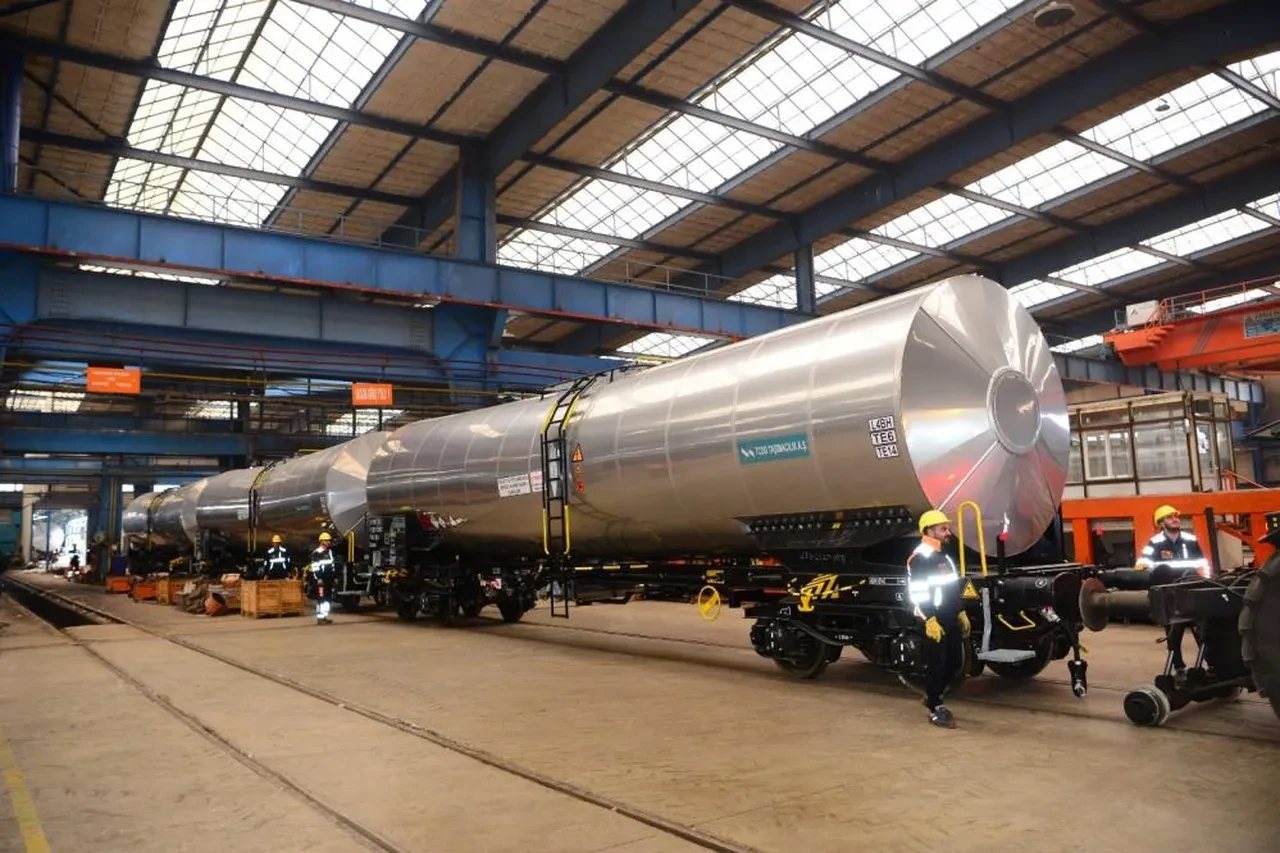 TÜRASAŞ imzalı sarnıç vagonlar orduya teslim edildi: Bakan Uraloğlu'ndan "lojistik güç" vurgusu