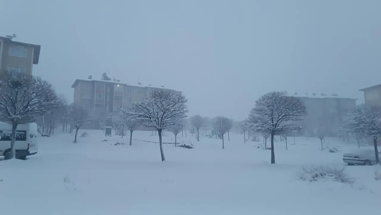 Uçak seferleri iptal oldu! 569 yerleşim yeri ulaşıma kapandı
