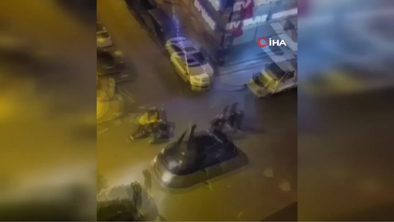 Arnavutköy’de yumruk yumruğa kavga kamerada!