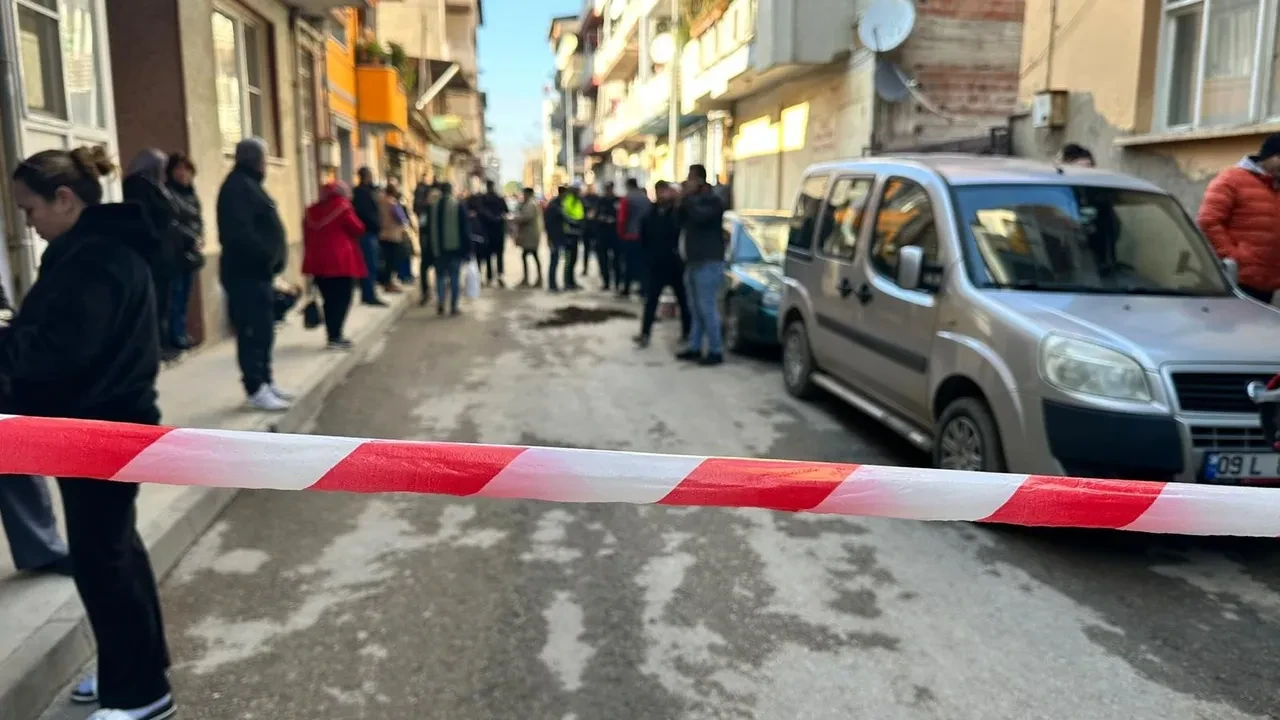 Boşanma aşamasındaki eşini sokak ortasında öldürdü!