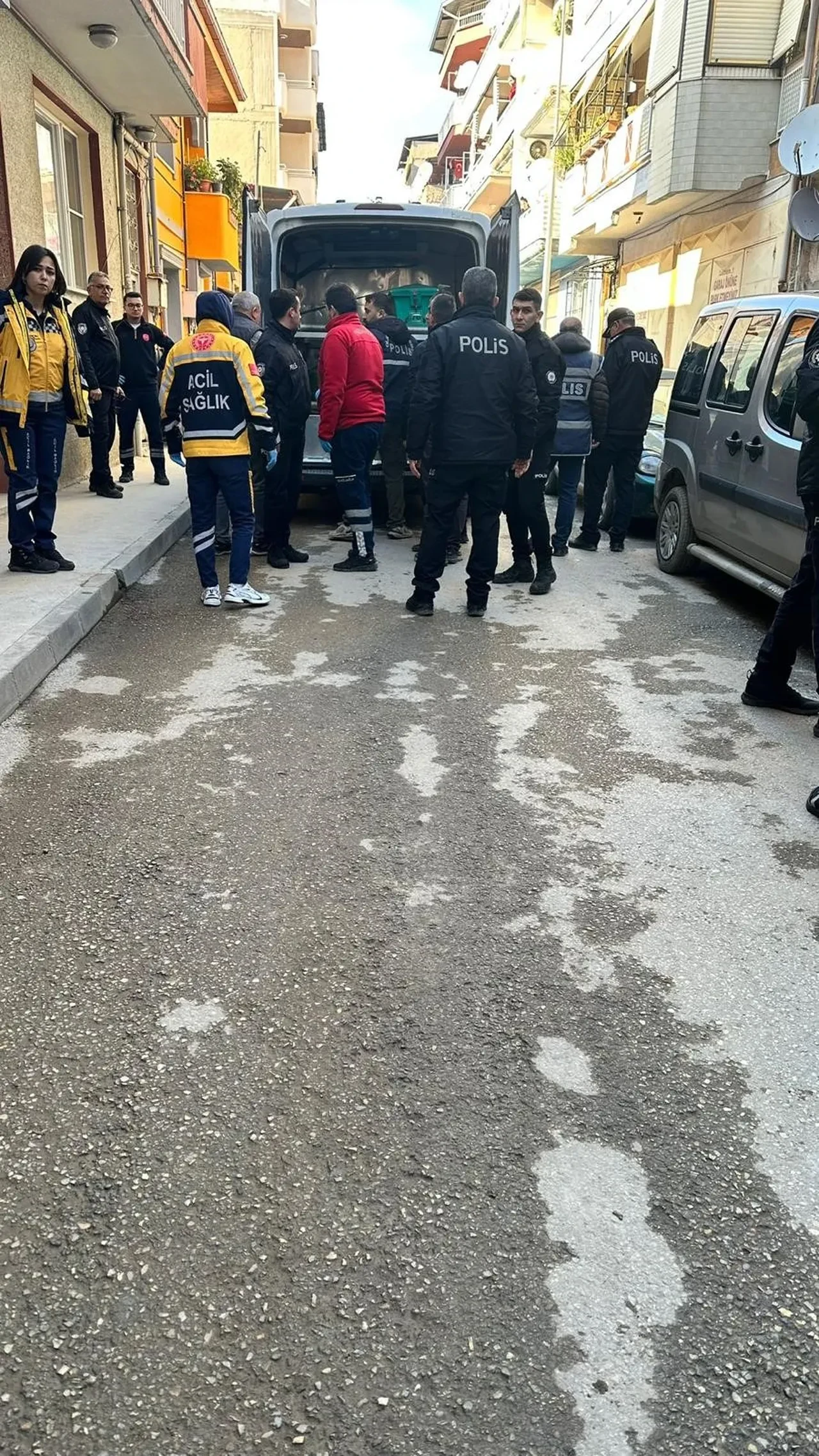 Boşanma aşamasındaki eşini sokak ortasında öldürdü!