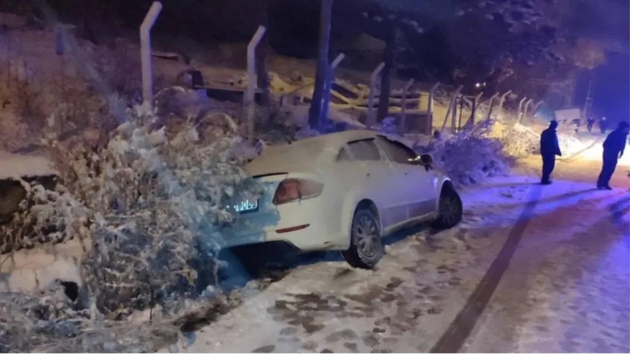 Bursa'da karlı yolda kaza! İki araç çarpıştı: 3'ü çocuk 7 yaralı