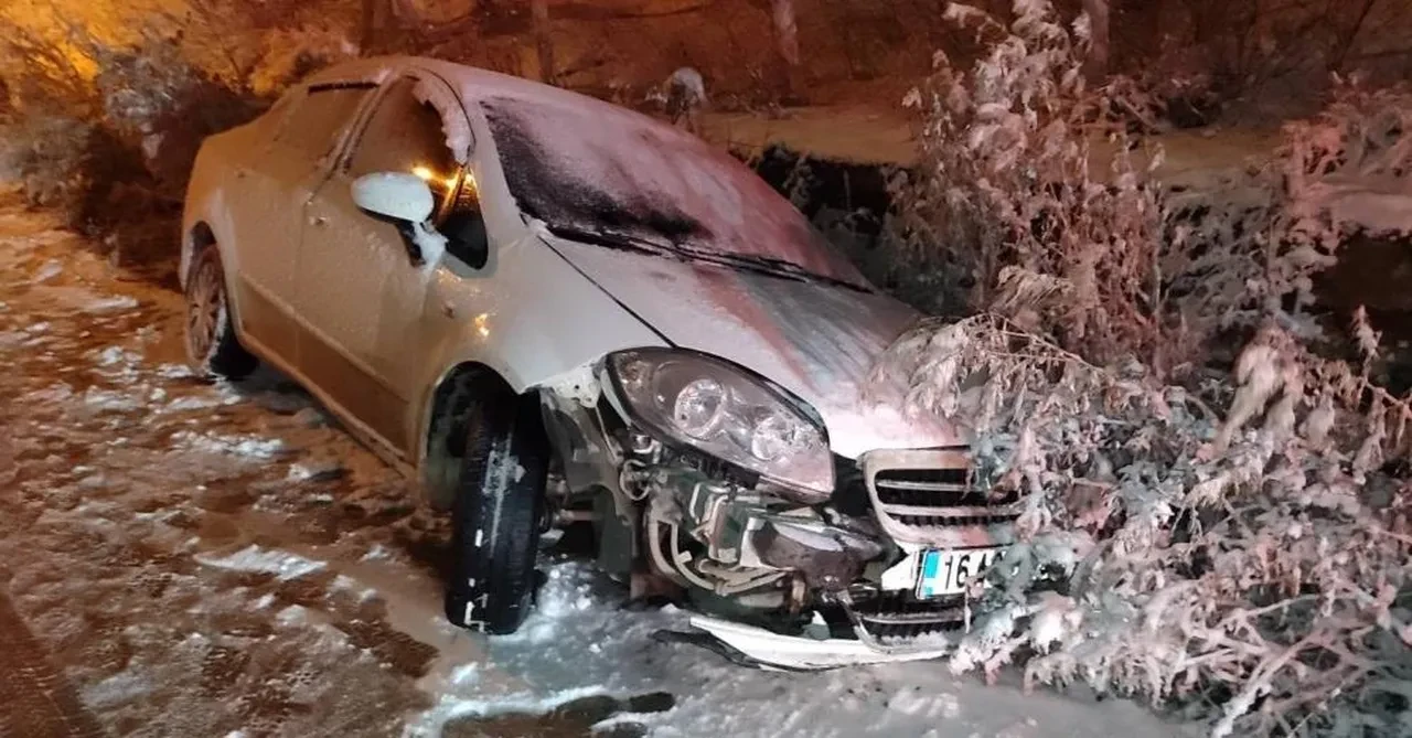 Bursa'da karlı yolda kaza! İki araç çarpıştı: 3'ü çocuk 7 yaralı