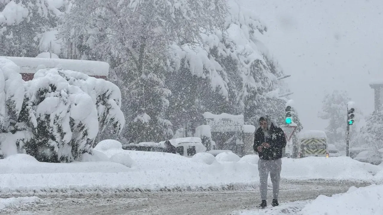 Kar tatili haberleri peş peşe geliyor! Okullarda eğitime bir gün daha ara