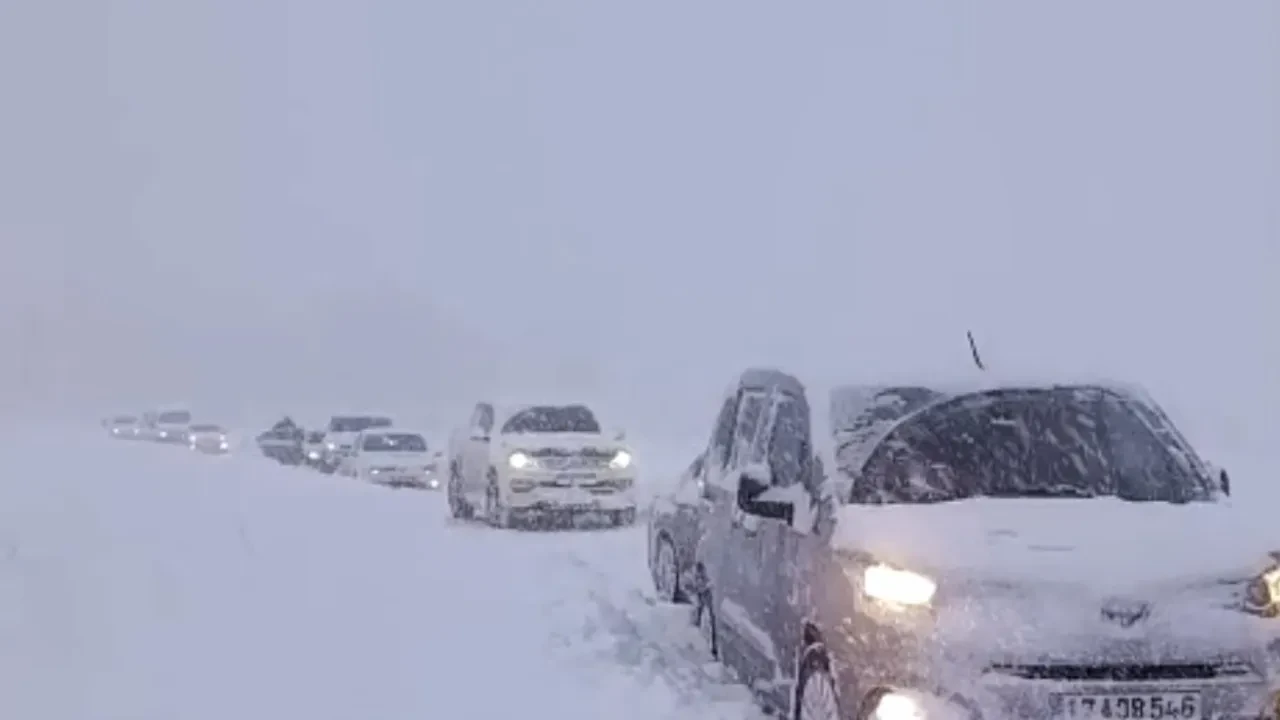 Kar yağışı pek çok noktada ulaşımı durdurdu: AFAD çalışmaları duyurdu