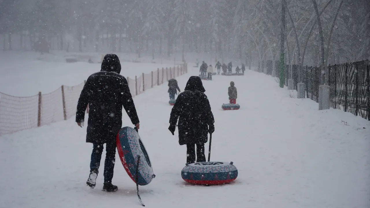 Kış turizminin gözdesi Kartepe'de kar sevinci! Eğlenceli anlar kamerada