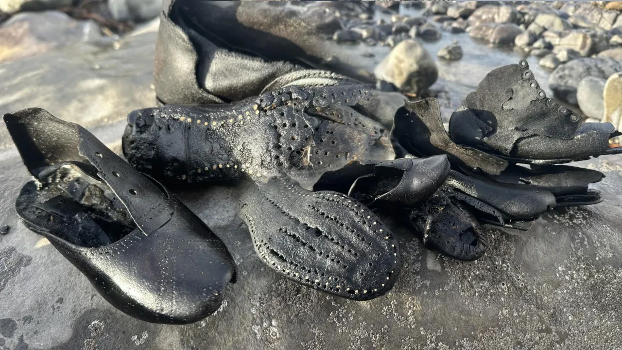 Sahile vuran yüzlerce ayakkabı ve çizme: 200 yıllık gizem çözülmüş olabilir