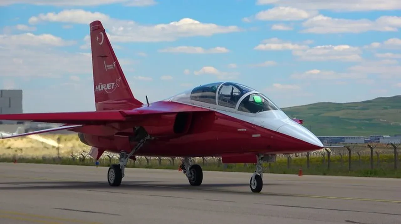 Türkiye ve İspanya imzaları attı! 30 adet HÜRJET'in satışı tamam