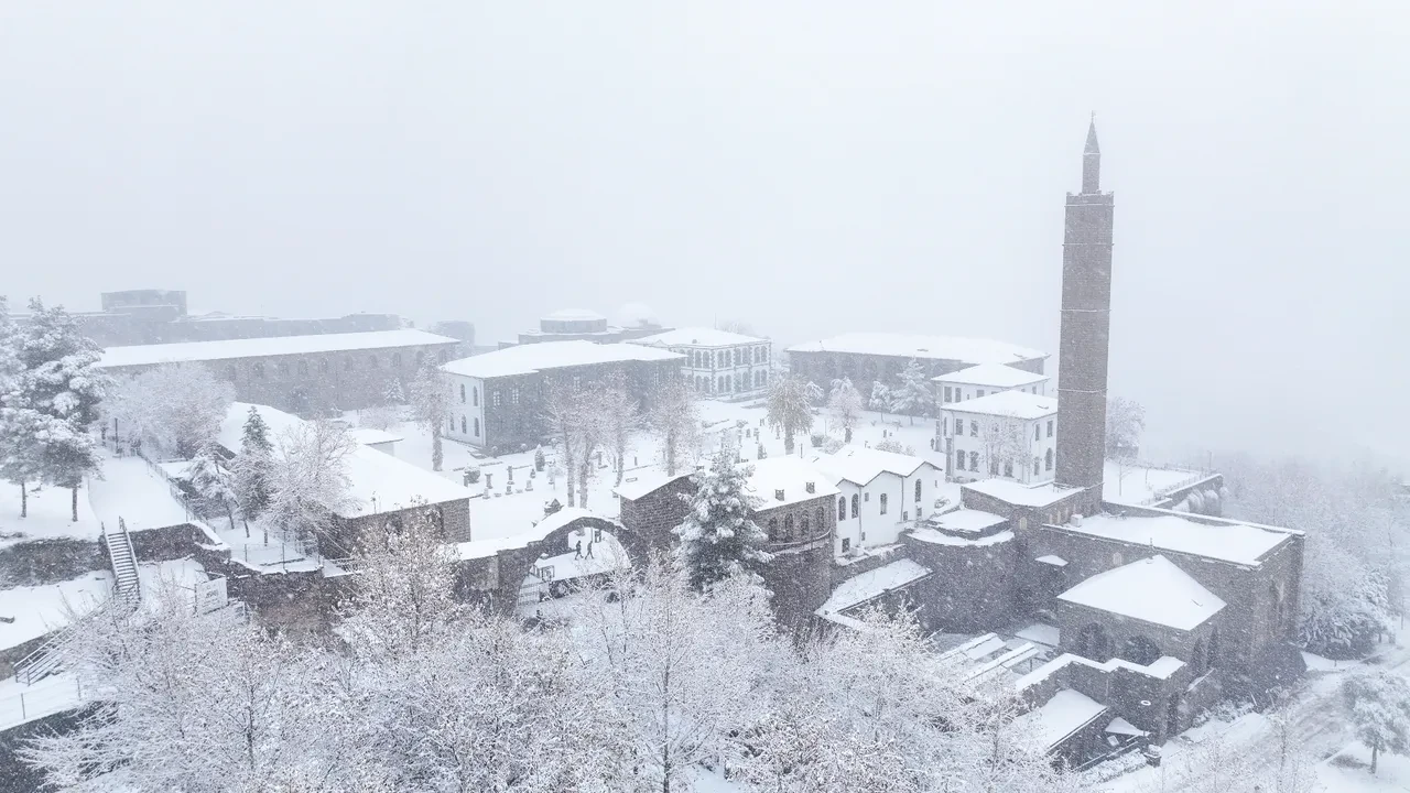 Türkiye'den kar manzaraları! Birçok kent beyaz örtüyle kaplandı