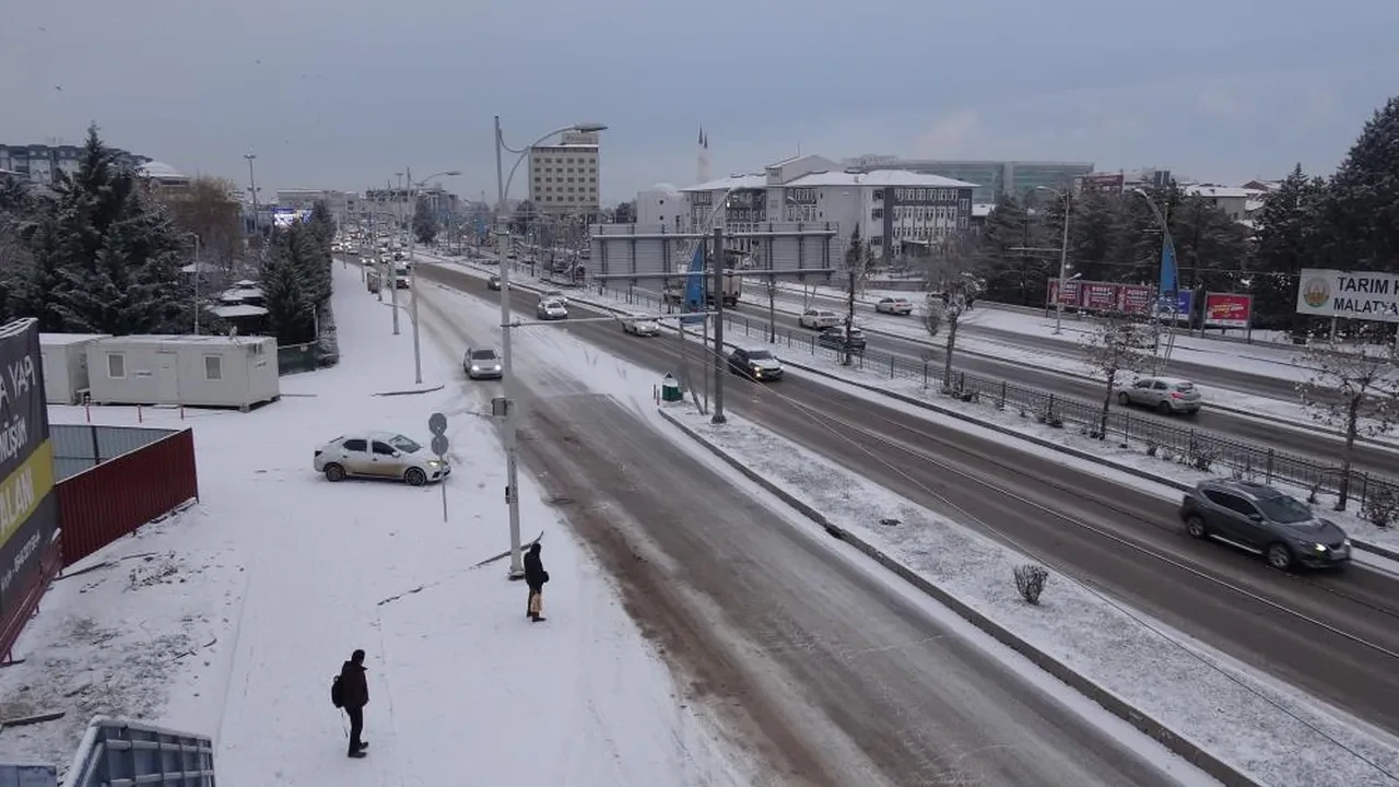 Malatya'da kar yağışı hayatı olumsuz etkiledi