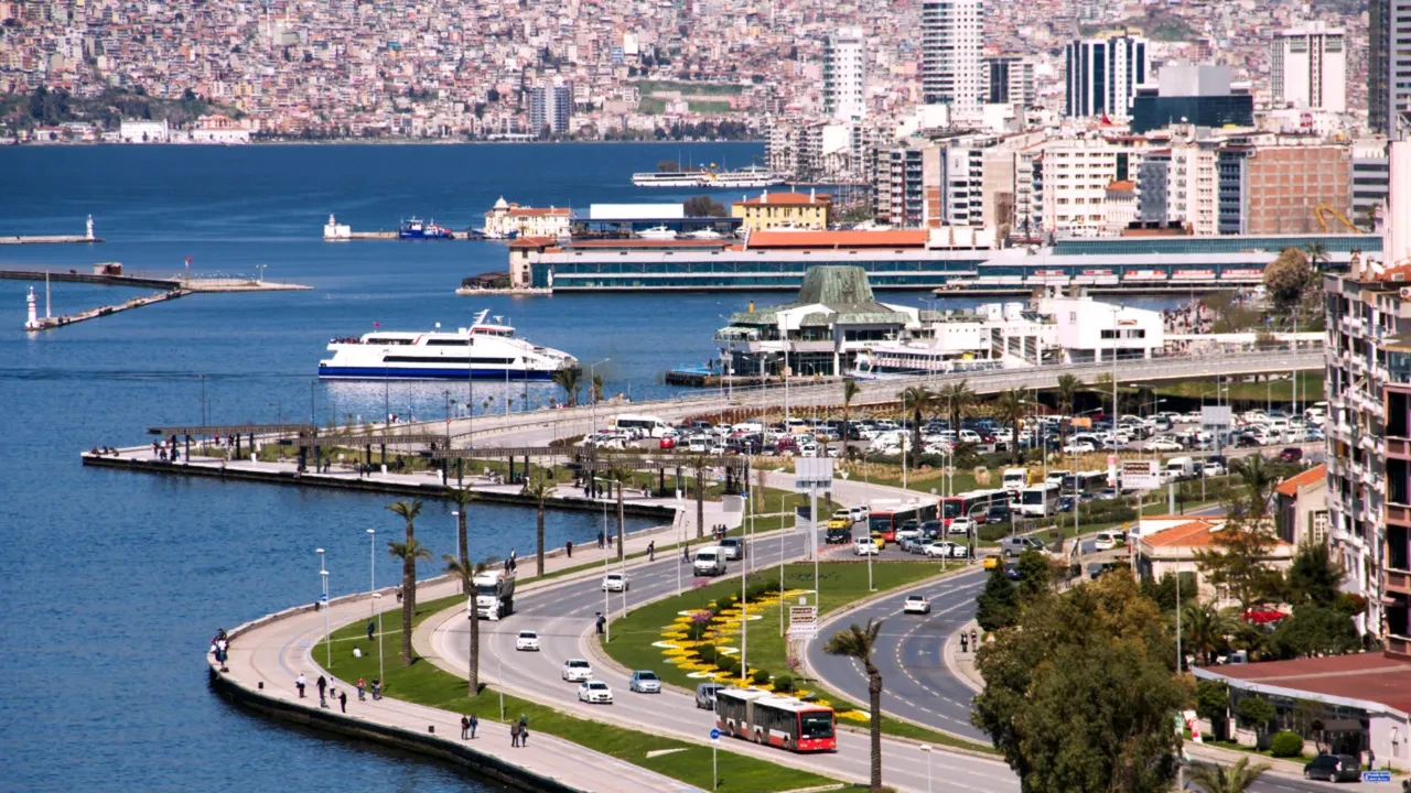 izmir yeme içme ve konaklama