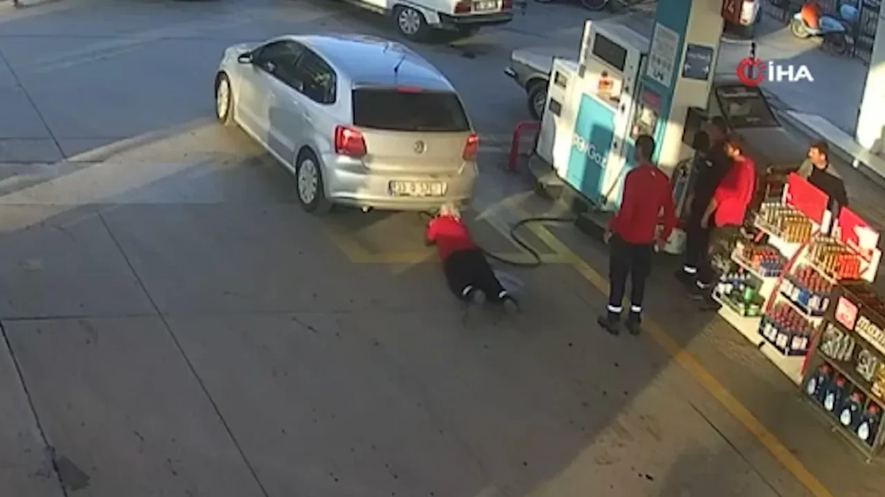 Araç LPG pompası takılıyken hareket etti! Pompacı koşa koşa yetişti, faciayı böyle önledi 