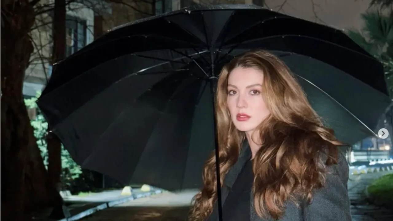 Burcu Özberk aldığı acı haberle yıkıldı! Dedesi Cumhuriyet Yıldızlar hayatını kaybetti