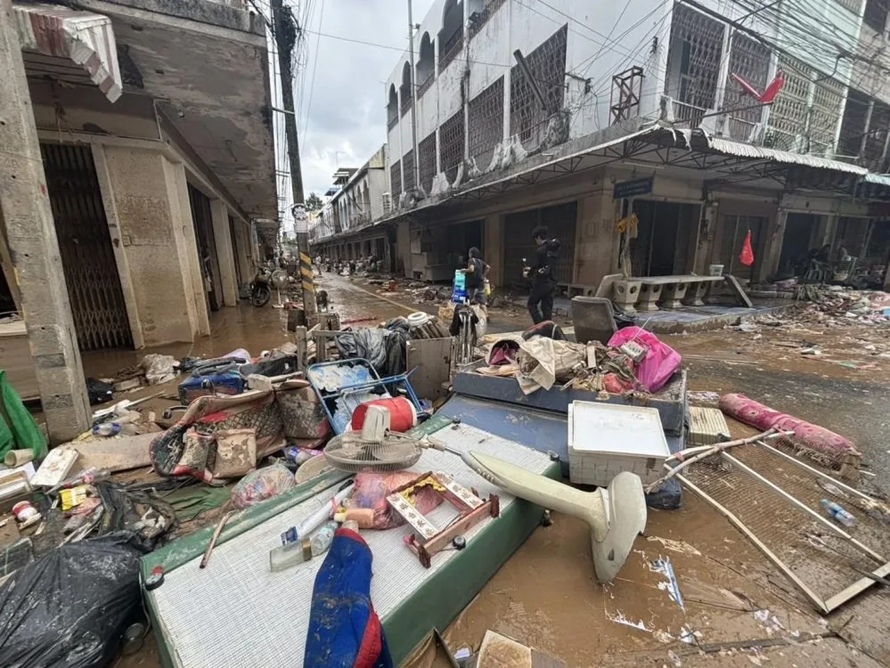 Can kaybı 1400'ü aştı: 3 ülkede hala çok sayıda kişi kayıp 
