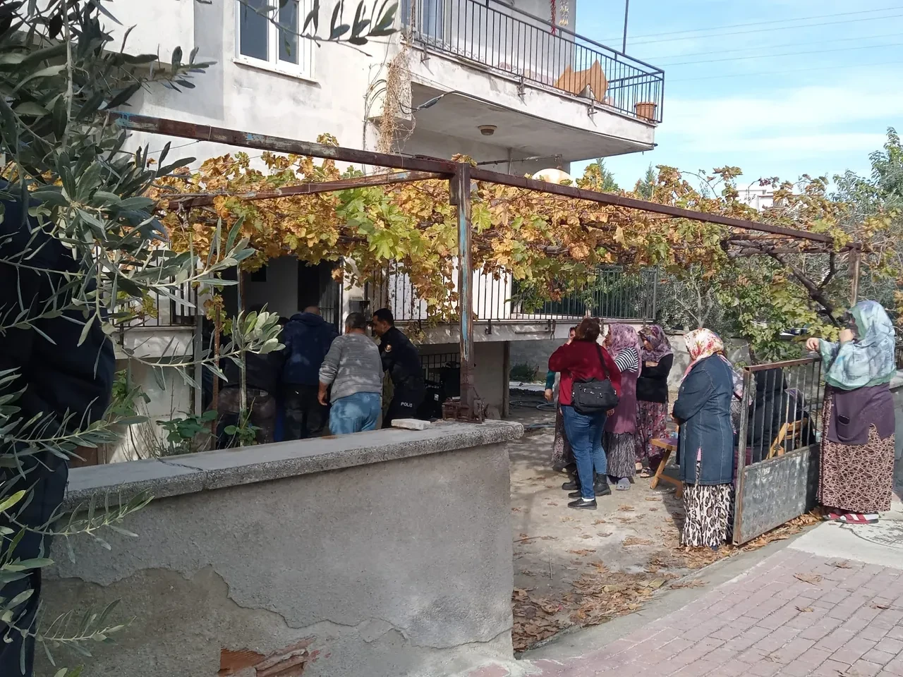 Denizli'de dehşet! Engelli eşini boğazı kesilmiş halde buldu