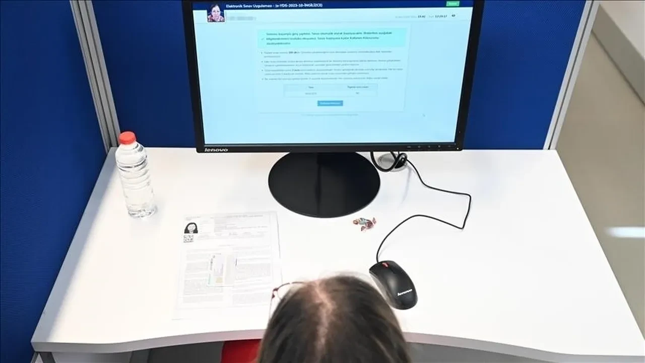 e-YDS başvuruları saat kaçta başlıyor, nasıl yapılır? ÖSYM e-YDS 2025/12 başvuru ücreti belli oldu