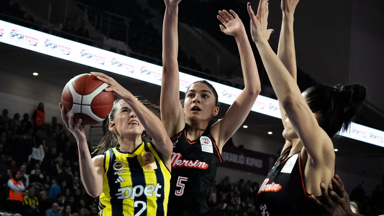 Fenerbahçe Opet, Çimsa ÇBK Mersin'i devirip Cumhurbaşkanlığı Kupası'nın sahibi oldu