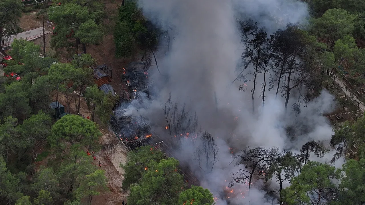 Fethiye’de karavanda çıkan yangın ormana yayıldı