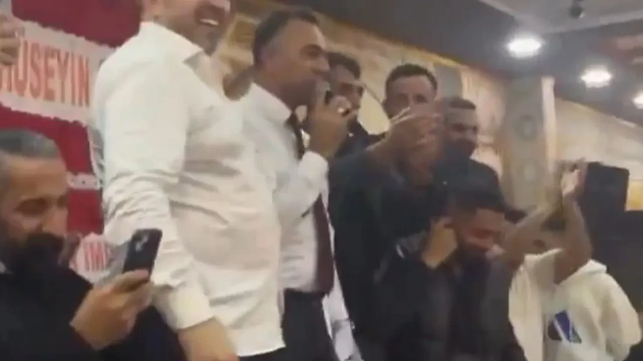 Gelin ve damada servet takıldı! Türkiye rekoru diye paylaştılar: Altınların değerini duyan şoke oldu